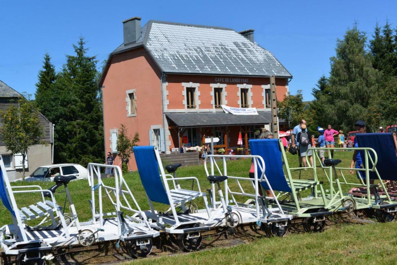 Gite Chez Regine Marcenat  Экстерьер фото